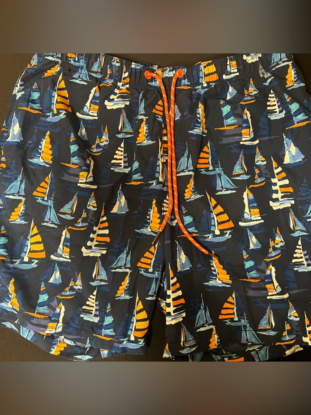 TOMMY BAHAMA RELAX NAVY TRUNKS W/ORANGE/LT BLUE SAILBOAT PRINT. MEDIUM